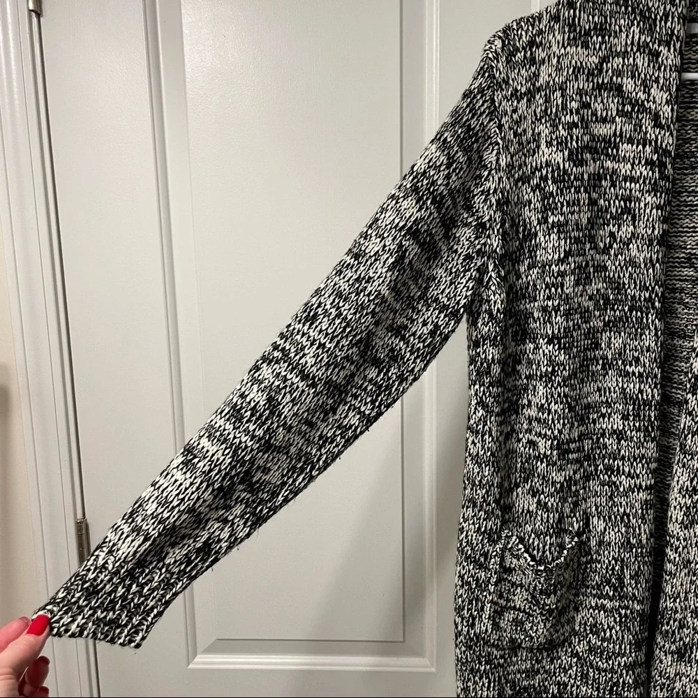 Sweet Rain Black & Ivory Marled Long Cardigan Sweater with pockets. Size Medium